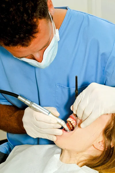 Пациент и стоматолог — стоковое фото