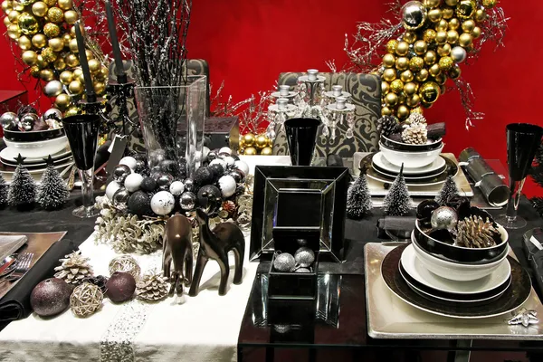Σκούρο Χριστουγεννιάτικο Τραπέζι Μαύρος Και Ασημένιος — Φωτογραφία Αρχείου
