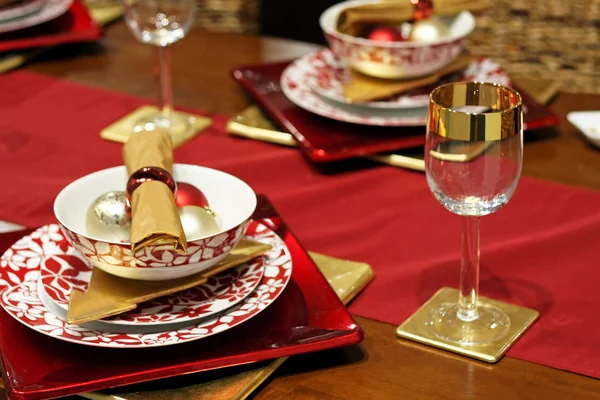 Роскошный Рождественский Стол Золота Красного — стоковое фото