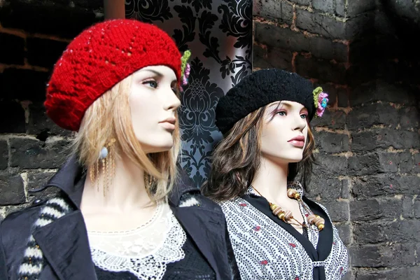 Две Модели Манекенов Одежды Аксессуаров — стоковое фото