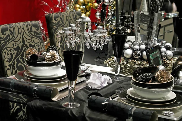 Dunkler Weihnachtstisch Schwarz Und Silber — Stockfoto
