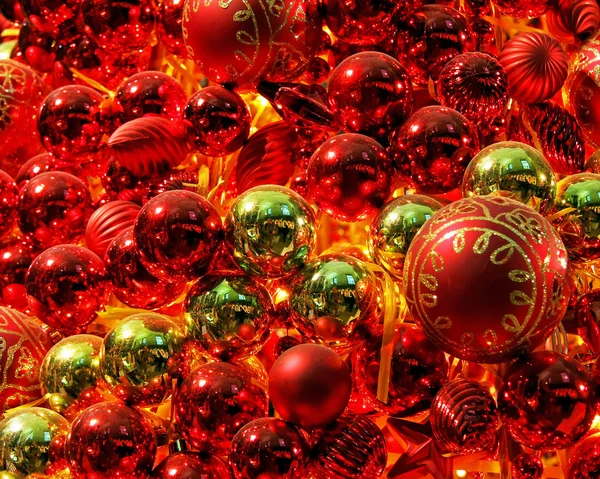 Csomó Fényes Piros Medálok Karácsonyi Dekoráció — Stock Fotó