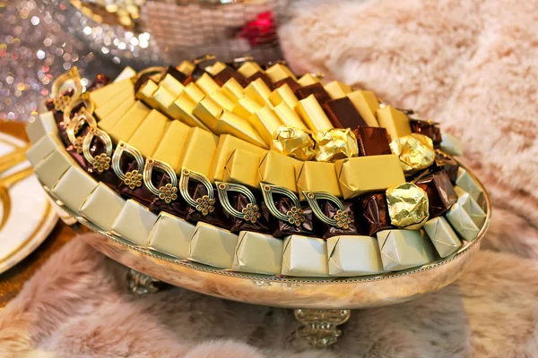 Cioccolatini Lusso Oro Piatto Grande — Foto Stock