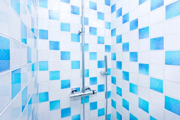 在现代淋浴客舱内部拍摄的角度 — 图库照片