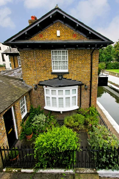 Kleines Haus Mit Garten Englischen Stil — Stockfoto