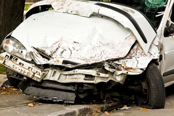 Acidente Trânsito Fatal Com Dano Total Carro Branco — Fotografia de Stock