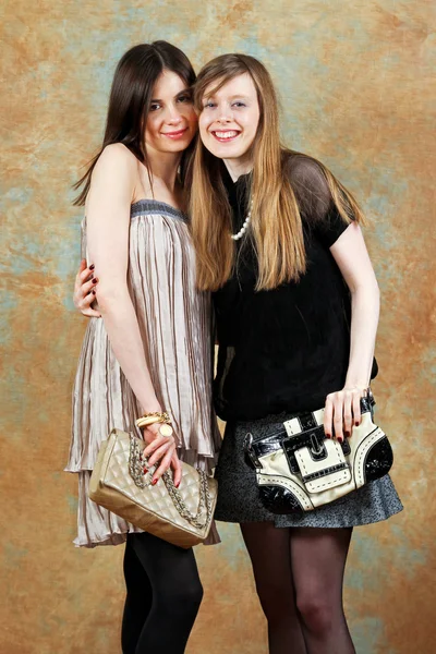 Dva Přátelé Moderní Dívka Módní Oblečení — Stock fotografie