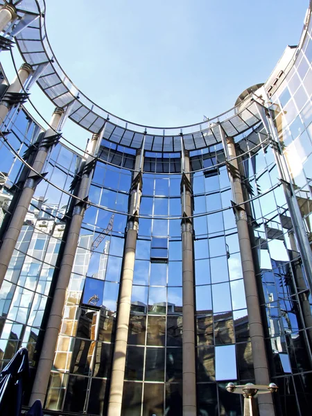 Oval Företag Metall Och Glas Fasad Byggnad — Stockfoto
