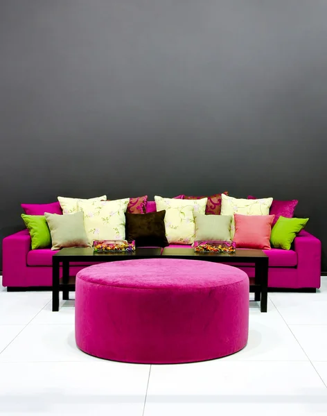 Sofa fioletowy — Zdjęcie stockowe