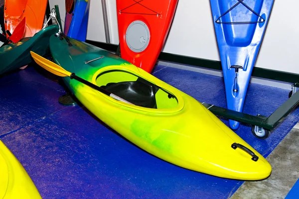 Kayak amarillo — Foto de Stock