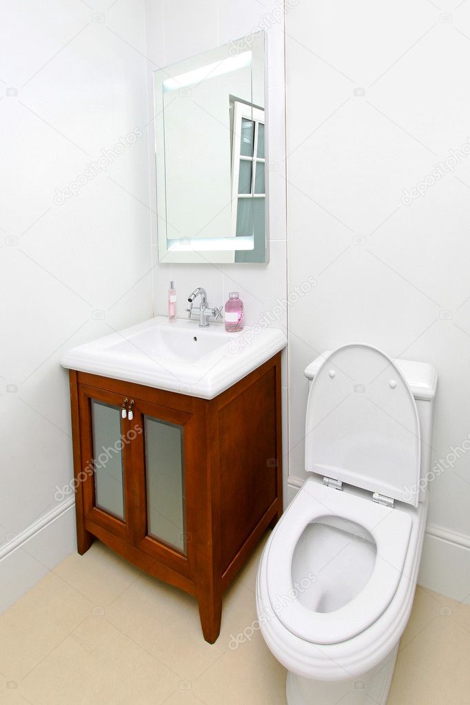 Vintage wc — stock fotó © baloncici #5192279 Fürdőszoba szekrény wc fölé