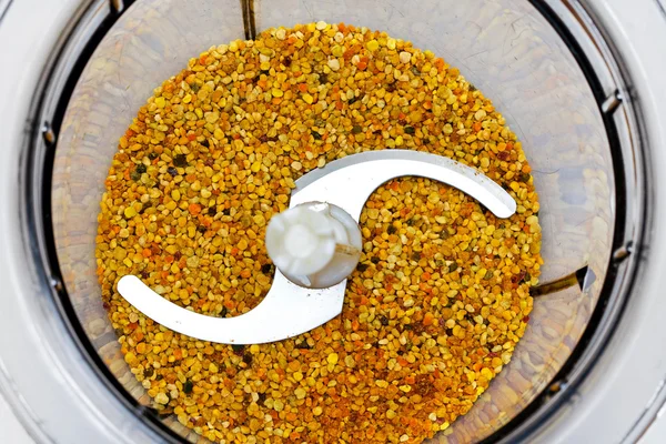 蜂花粉搅拌机 — 图库照片