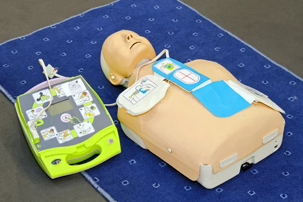 En düşük AED kukla — Stok fotoğraf