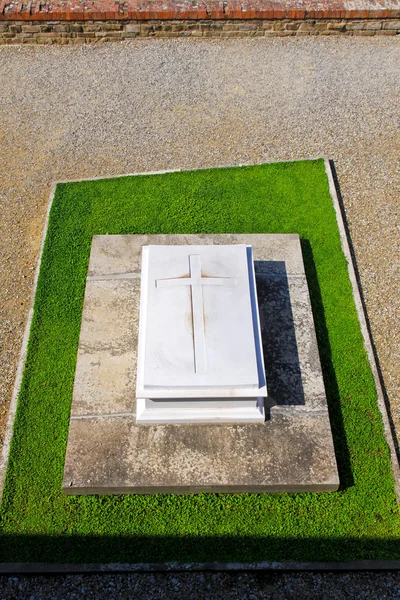 白色的坟墓 — 图库照片