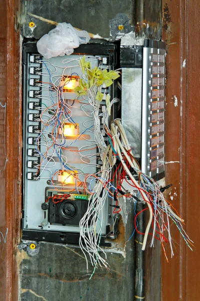 Intercomunicador danificado — Fotografia de Stock