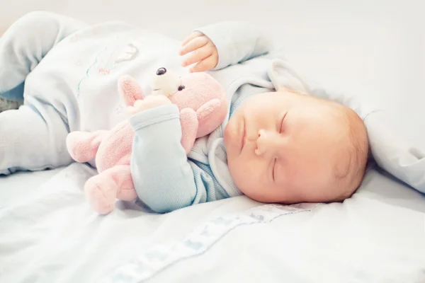 Recién nacido dormido —  Fotos de Stock