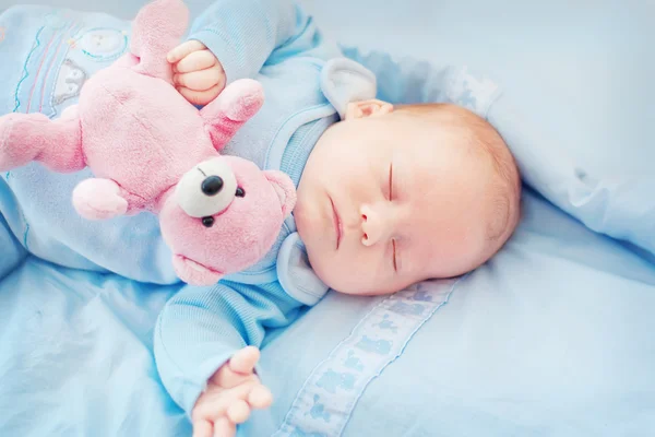 Спляча новонародженого — стокове фото