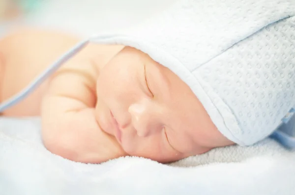 Schlafendes Neugeborenes Stockfoto