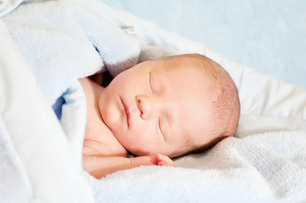 Спляча новонародженого — стокове фото