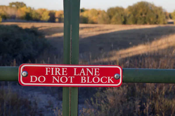 Brand lane - Blokkeer niet — Stockfoto