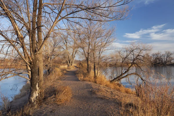 Nature trail across lake area — Stock Photo, Image