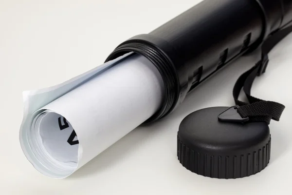 Cartaz em um tubo de plástico preto — Fotografia de Stock