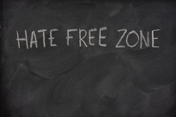 Μίσος ελεύθερη ζώνη κείμενο σε ένα μαυροπίνακα σχολείο — Φωτογραφία Αρχείου
