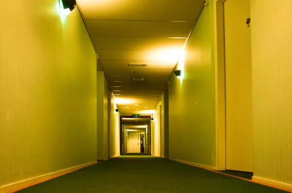 Moderna hotel korridor — Stockfoto