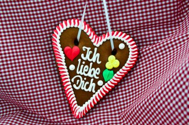 Gingerbread Oktoberfest heart saying 