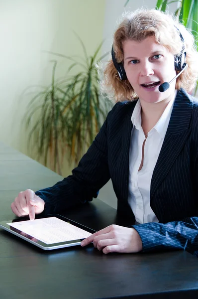 Closeup Business Woman Tablet Headset — Stock Photo, Image