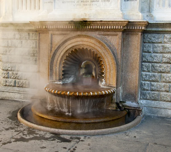 La bollente fontanna — Zdjęcie stockowe