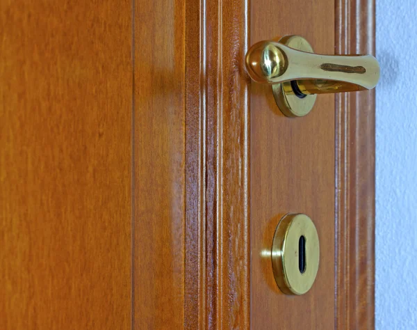 Вид Дверной Ручки Литой Деревянной Двери — стоковое фото
