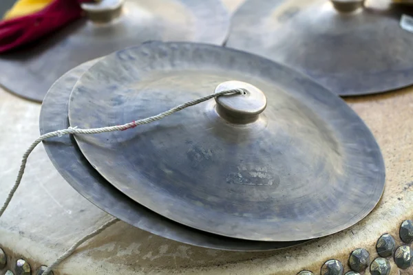 stock image Chinese cymbals sitting on top of drum