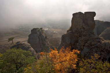 fog.crimea dağlar vadi karşı Holü rock. demerdgi kaya.