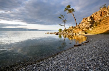 Baykal Gölü kıyısında sakin. Olkhon Adası. Rusya. Sibirya.
