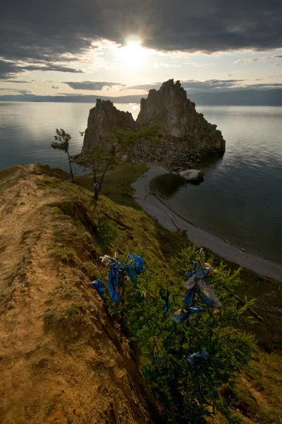 Cape Burhan. gün batımı. Olkhon ada, Deniz Baykal. Sibirya. — Stok fotoğraf