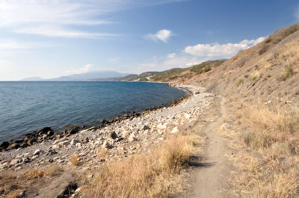 Caminho perto da costa do mar Negro. Crimeia montanhas.Natureza . — Fotografia de Stock