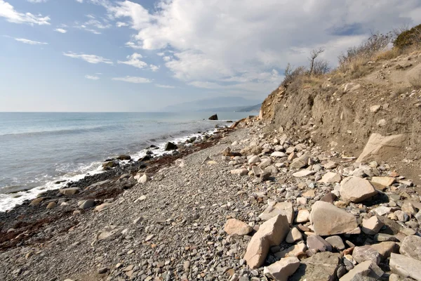 Zeekust met boulders,stones.beautiful landschap — Stockfoto