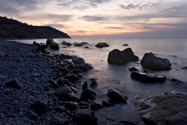 Nascer do sol na costa do Mar Negro, montanhas da Crimeia Imagens De Bancos De Imagens