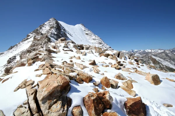 Caucasus mountains. Elbrus area. Kabardino-Balkaria. Rocks in snow — Stock Photo, Image