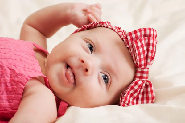 Porträtt av en baby flicka småbarn — Stockfoto