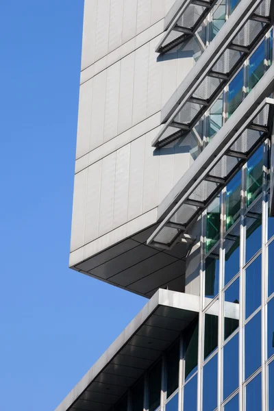 Edifício de escritórios arquitetura moderna — Fotografia de Stock