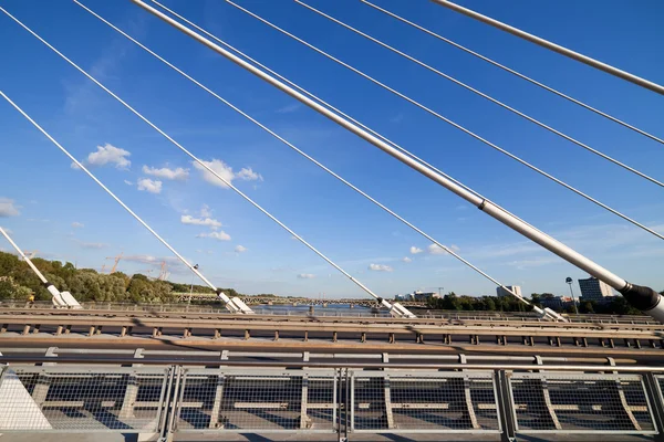 Moderne Brücke abstrakte Architektur — Stockfoto