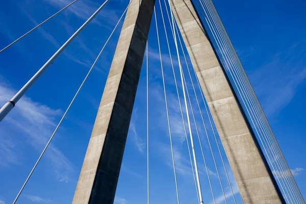 Современная абстрактная архитектура мостов — стоковое фото