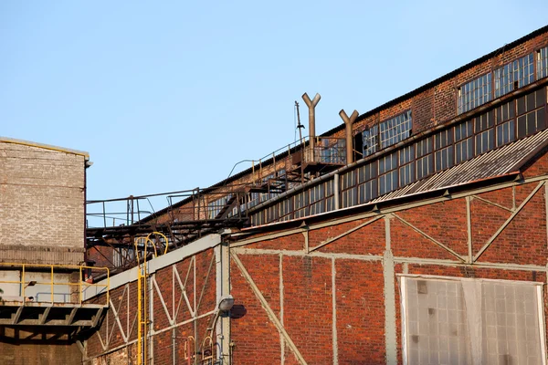 Залишена фабрика промислової архітектури — стокове фото