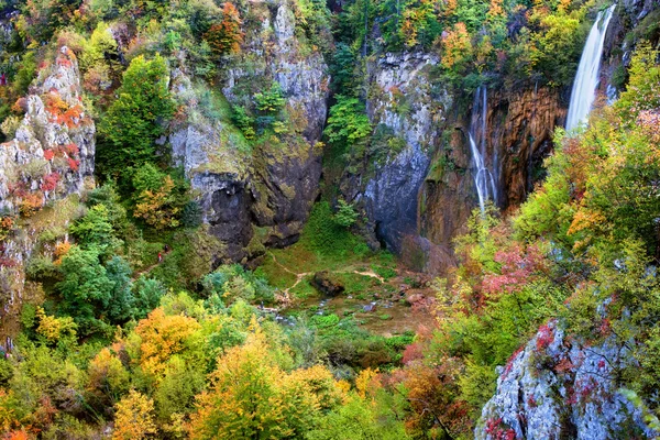 秋の山の谷 — ストック写真