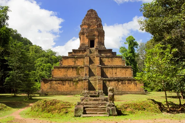Templo da pirâmide no Camboja — Fotografia de Stock