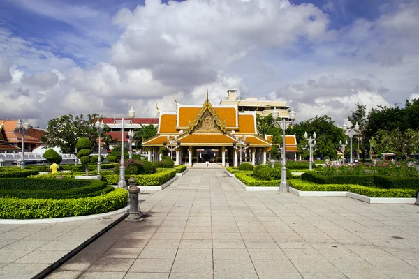 Wat Ratchanatdaram Garden — Stock Photo, Image