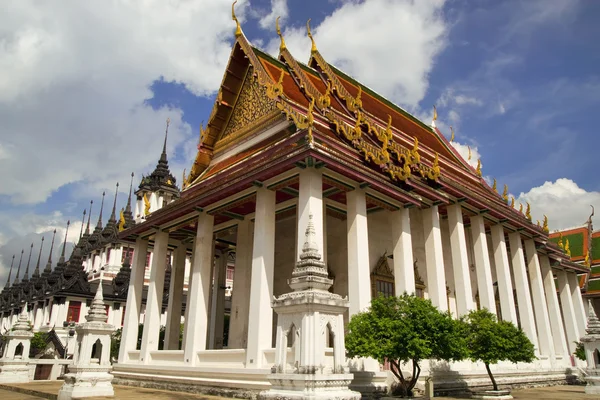 Wat Ratchanatdaram в Бангкоке — стоковое фото