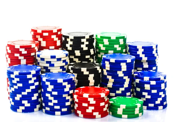 Stos Żetonów Pokerowych Białym Tle — Zdjęcie stockowe